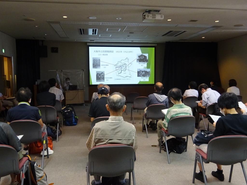 講座風景「大阪市立図書館のあゆみ」会場