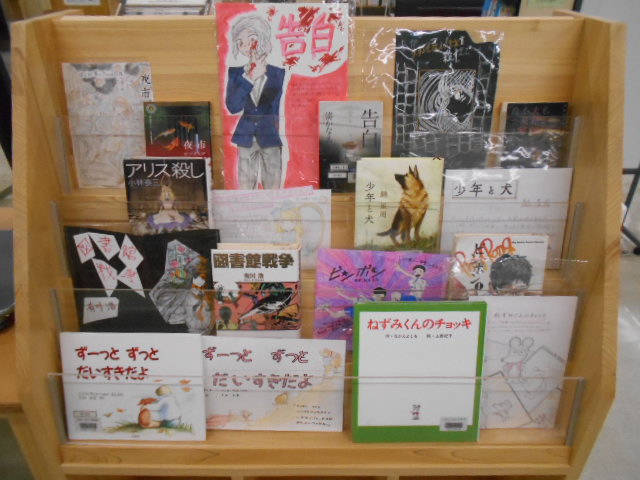 大阪府立港南造形高校手作りPOP展示架