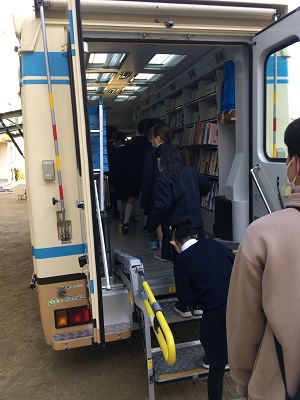 車内見学の様子