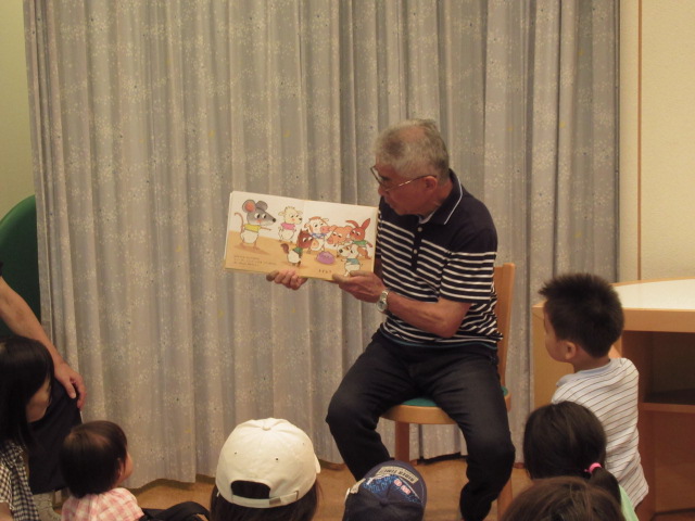 読み聞かせの写真