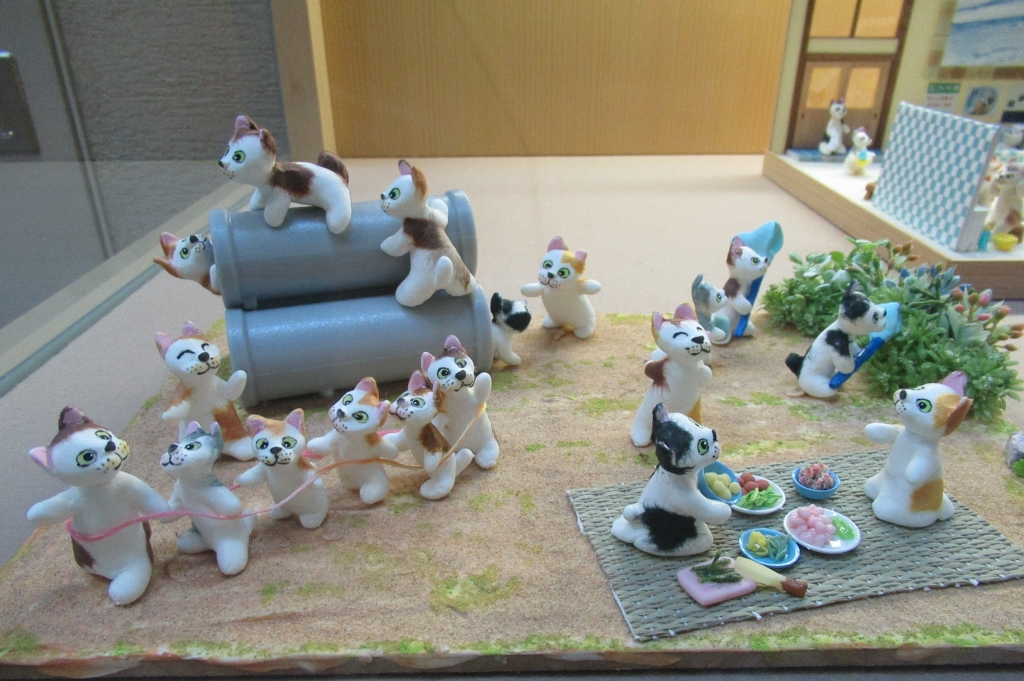 ねこ　遊び
