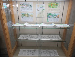 ガラスケース縦の中の展示物