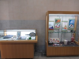 ガラスケースに展示している様子