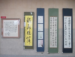 壁面の入口側の展示の作品
