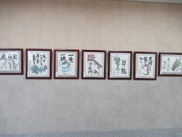 壁面の奥側の展示の作品