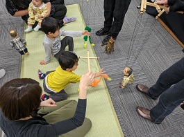 大阪市立港図書館「みんなで人形劇をたのしみましょう」写真