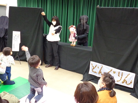 春のこども会人形劇写真