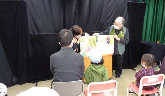 大型絵本『おやおや、おやさい』写真