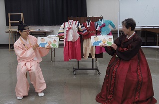 おはなし会写真（韓国・朝鮮語）