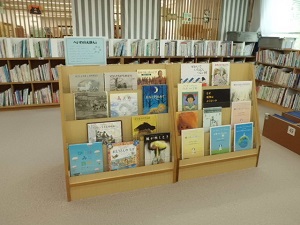 へいわのえほん展写真