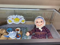 クラルテ平台展示おばあさん