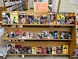 ブルース・リー没後50年　図書展示風景1