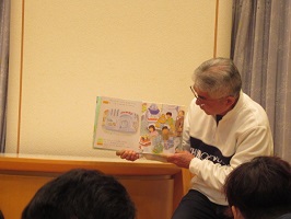 読み聞かせの写真