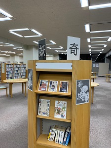 展示書架の写真