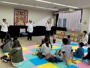 昨年の秋のえほんひろばとおはなし会の様子