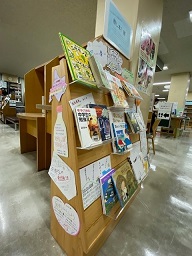 展示書架斜め