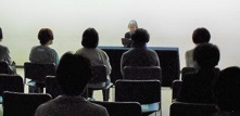 踊る手朗読中
