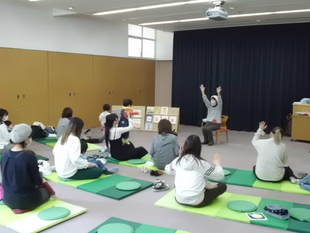 鶴見図書館子ども向けスペース改装後1