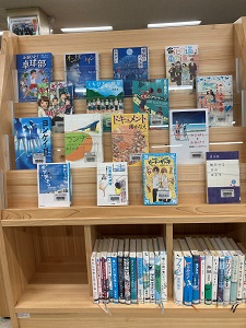 場活動小説展示書架3