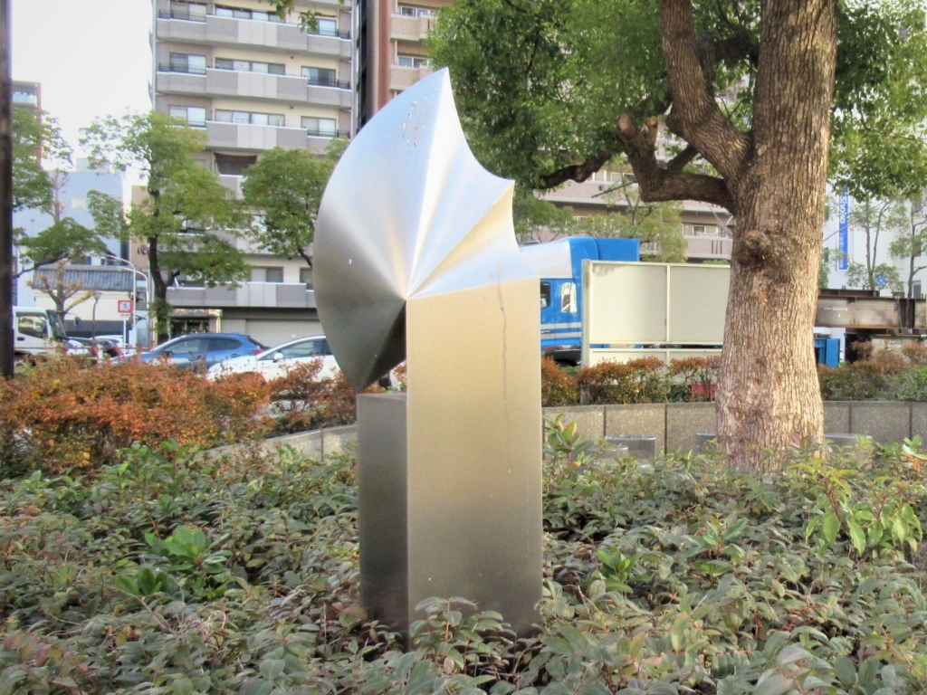 ステンレス製の彫刻1
