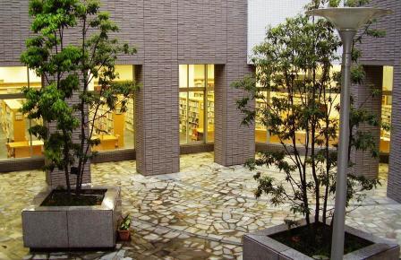 西淀川図書館館内