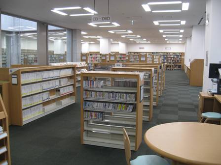 東成図書館館内