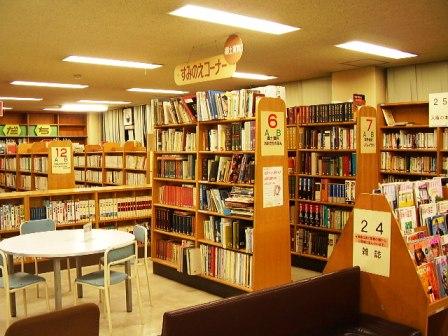 住之江図書館館内