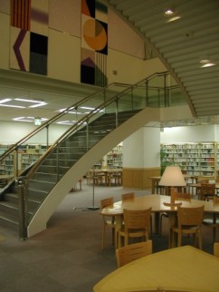 新中央図書館地下1階閲覧室