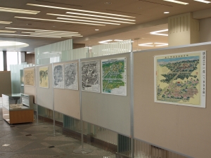 大阪市立中央図書館1階　エントランスギャラリー　ボードでの展示