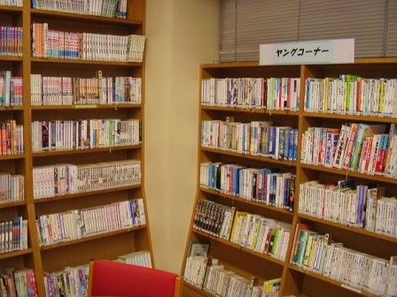 北図書館ヤングコーナーの本棚