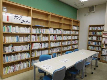 天王寺図書館ヤングコーナーの本棚
