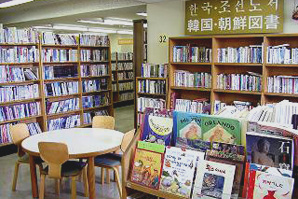 生野図書館内観