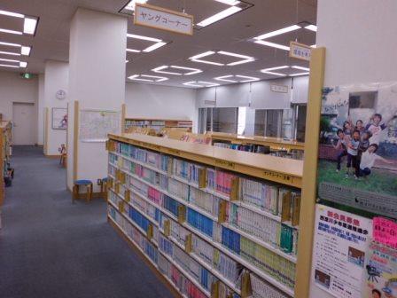 西淀川図書館ヤングコーナーの本棚